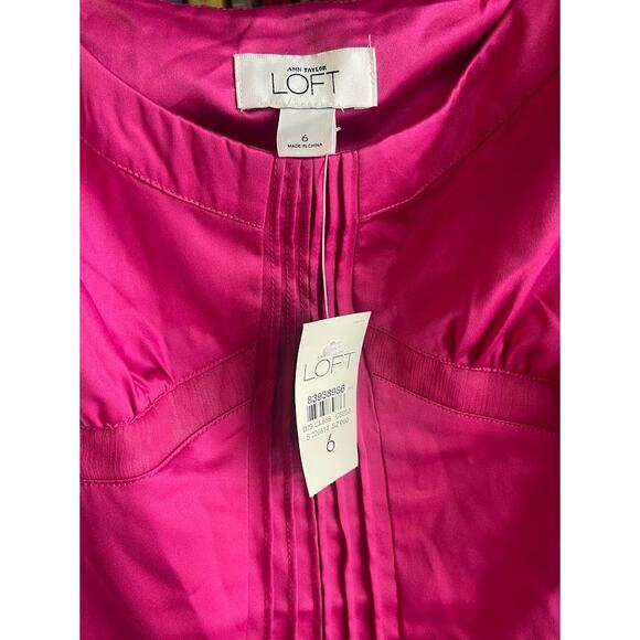 Ann Taylor Loft "Satin" Tank Top with Pin Tuck Details Size 6 NWT - Picture 3 of 3